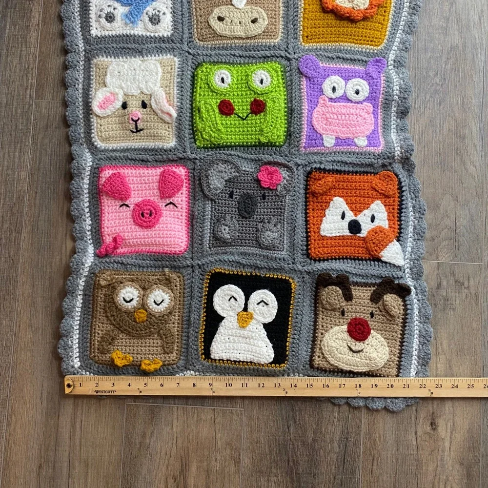 Handmade Crochet Animal‎ Face Baby Blanket Grey Scalloped Border Multi 22in Wide